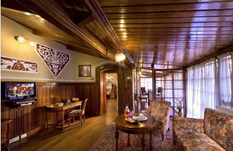 Welcomheritage Fernhills Royal Palace Ooty Bagian luar foto